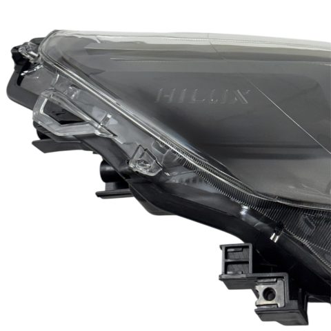 Toyota Hilux 21-24 Sağ Far (mercekli/İçi Koyu Gri/Krom Mercek)/ Hilux Yazılı-ınvıncıble
